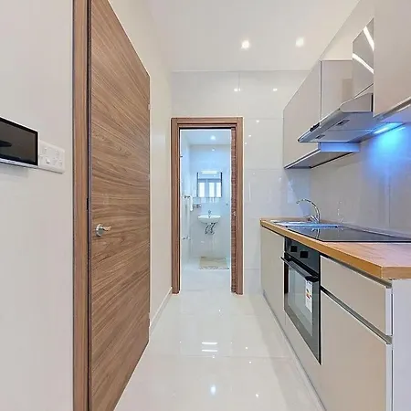 Well-located Near Beaches & Promenade *